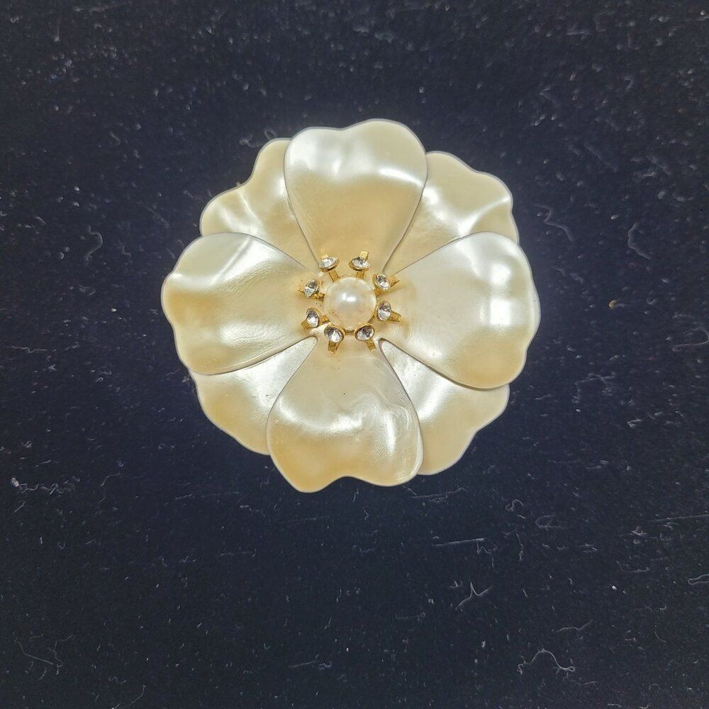 Vintage 60s Faux Mother Of Pearl Flower Brooch Faux Pearl Rhinestone Lg‎ Enamel